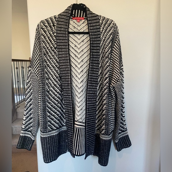 Saks fifth Avenue sweater - Picture 1 of 2